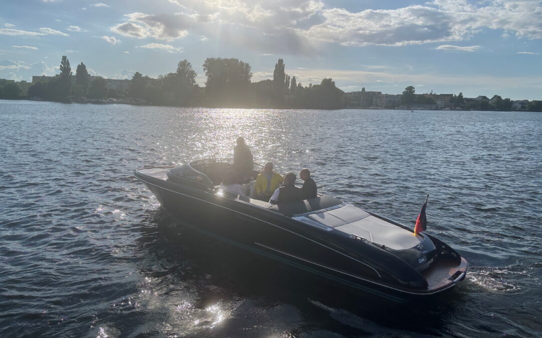 Die Riva Iseo ist bei Riva Living Berlin angekommen.